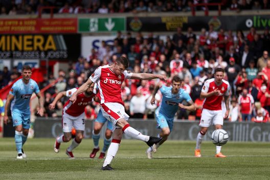 (Photo by Lewis Storey/Getty Images) Inghilterra, sugli scarpini una frase contro i Tories: il Wrexham vieta al proprio attaccante di indossarli- immagine 2