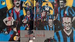 Milano imbrattata: quel blu non se ne va dalla targa di Herbert Kilpin