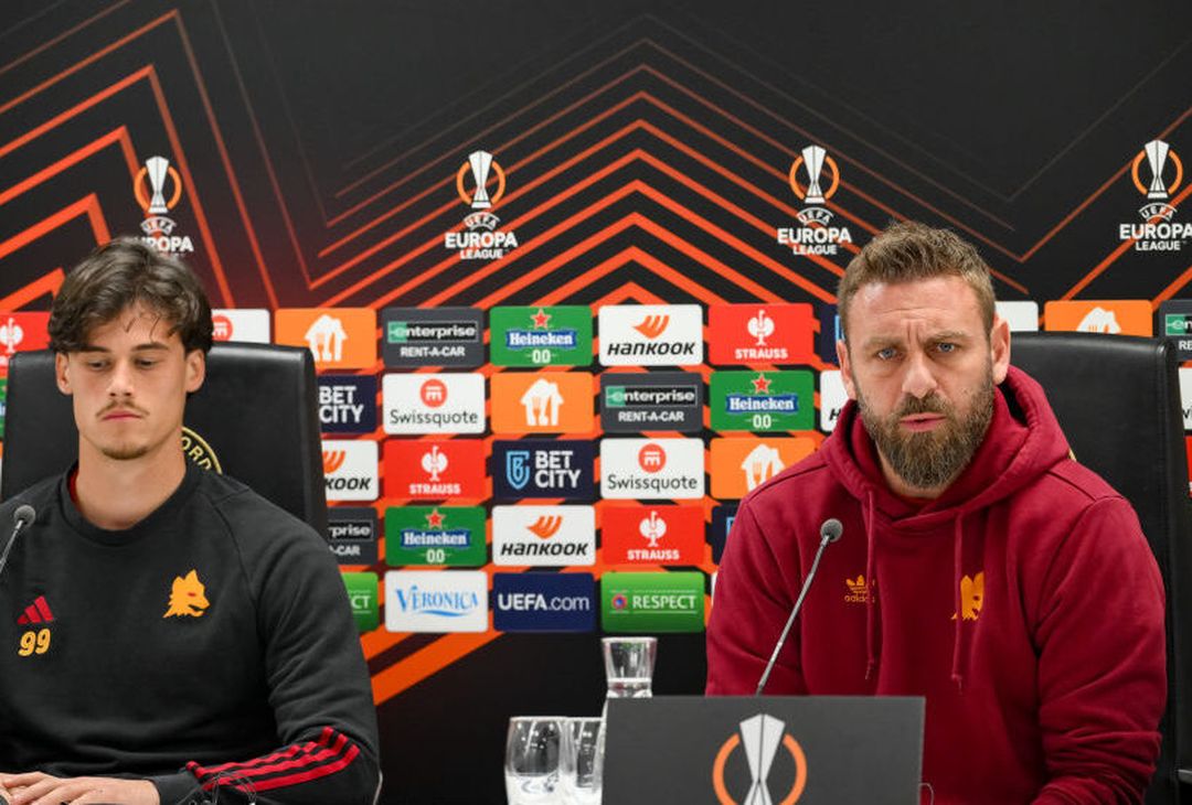 Roma, la conferenza stampa di De Rossi e Svilar prima del Feyenoord – FOTO GALLERY - immagine 10