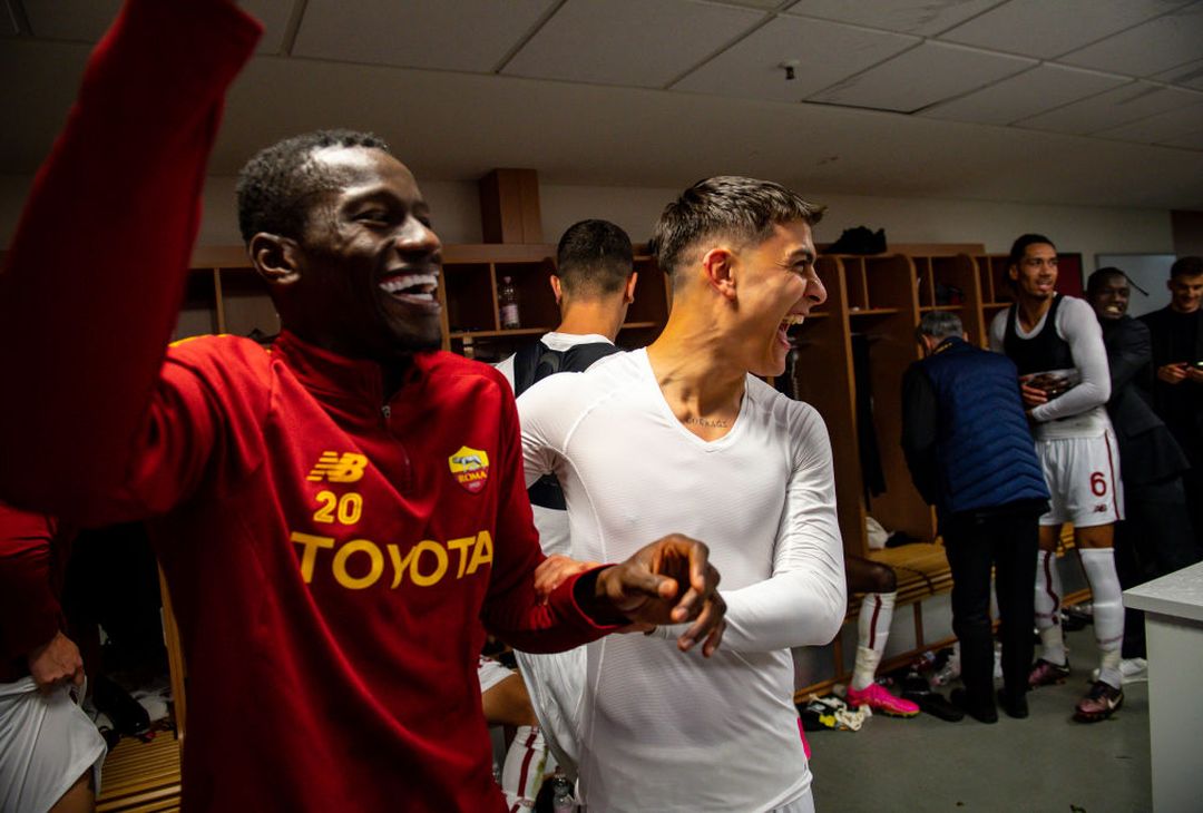 La Roma in finale di Europa League: che festa negli spogliatoi – FOTO GALLERY - immagine 34
