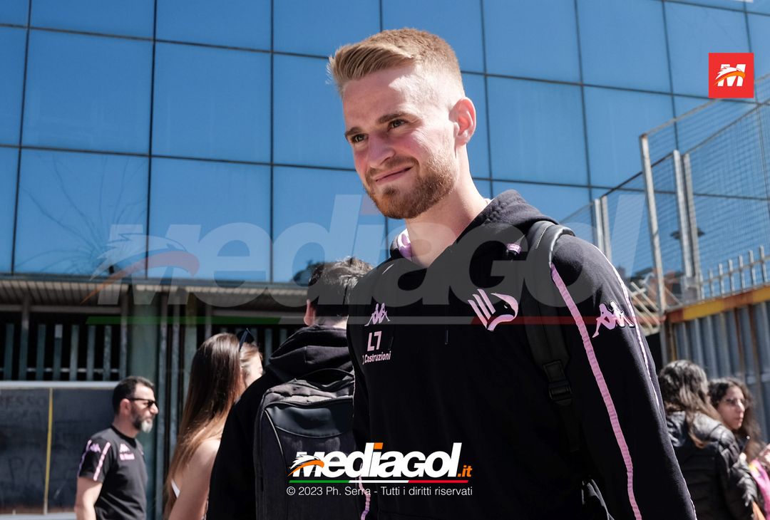 FOTO Parma-Palermo, i Rosanero in partenza dal “Renzo Barbera” (GALLERY) - immagine 34