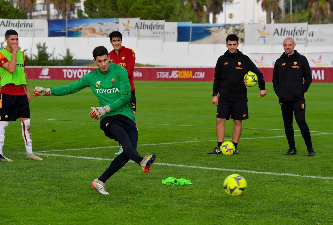 Roma, c’è Wijnaldum in gruppo. E torna anche Rui Patricio – FOTO GALLERY - immagine 13