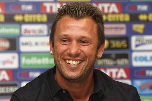 PARMA, ITALY - JULY 04: Antonio Cassano is presented as a new signing to Parma FC during a press conference at Stadio Ennio Tardini on July 4, 2013 in Parma, Italy. (Photo by Marco Luzzani/Getty Images) Sospiro di sollievo per Cassano: “Tanta paura, ma è andata bene”- immagine 2