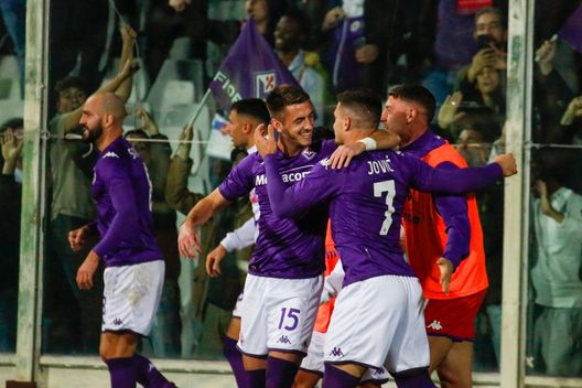 GERMOGLI PH: 9 NOVEMBRE 2022 FIRENZE STADIO ARTEMIO FRANCHI SERIE A FIORENTINA VS SALERNITANA NELLA FOTO ESULTANZA GOL JOVIC Samp e Salernitana, recuperi e pressing alto: la Fiorentina ora gioca così- immagine 2