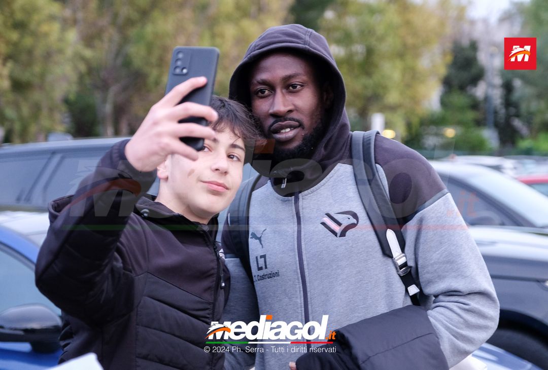 FOTO PALERMO: il Palermo si raduna al parcheggio dell’Ippodromo (GALLERY) - immagine 34