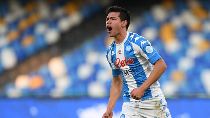 NAPLES, ITALY - DECEMBER 13: Hirving Lozano of S.S.C. Napoli celebrates after scoring their team's first goal during the Serie A match between SSC Napoli and UC Sampdoria at Stadio Diego Armando Maradona on December 13, 2020 in Naples, Italy. Sporting stadiums around Italy remain under strict restrictions due to the Coronavirus Pandemic as Government social distancing laws prohibit fans inside venues resulting in games being played behind closed doors. (Photo by Francesco Pecoraro/Getty Images) KIT PER LA GIORNATA – Dalla preview ai centrocampisti e i difensori: i consigli - immagine 1