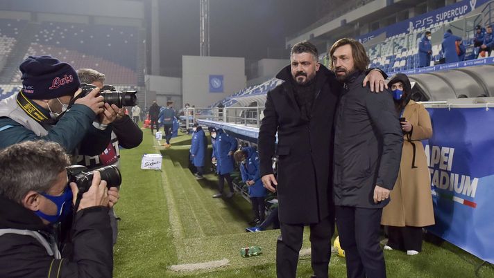REGGIO NELL'EMILIA, ITALY - JANUARY 20: Head coach of Juventus Andrea Pirlo and head coach of SSC Napoli Gennaro Gattuso pose prior to the Italian PS5 Supercup match between Juventus and SSC Napoli at Mapei Stadium - Citta' del Tricolore on January 20, 2021 in Reggio nell'Emilia, Italy. (Photo by Daniele Badolato - Juventus FC/Juventus FC via Getty Images) Gli opposti… si attraggono! Pirlo, Gattuso e le strane coppie del calcio- immagine 1