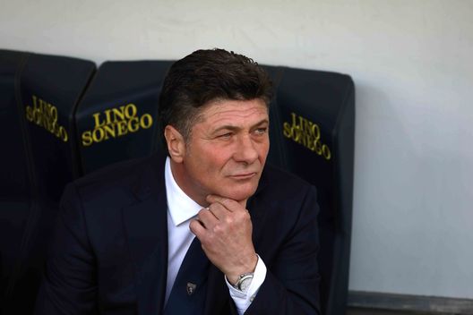  VERONA, ITALY - APRIL 14: Head coach of Torino FC Walter Mazzarri looks on during the serie A match between AC Chievo Verona and Torino FC at Stadio Marc'Antonio Bentegodi on April 14, 2018 in Verona, Italy. (Photo by Dino Panato/Getty Images) 