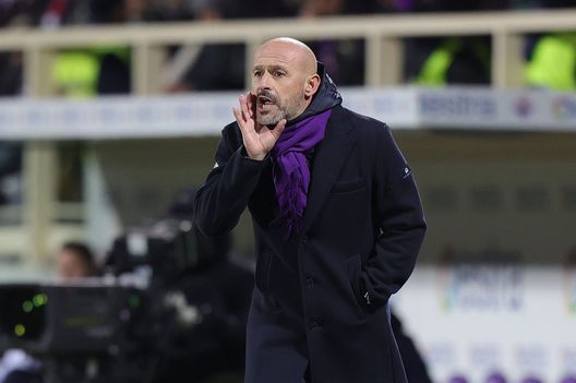 FLORENCE, ITALY - FEBRUARY 05: Vincenzo Italiano manager of ACF Fiorentina gestures during the Serie A match between ACF Fiorentina and Bologna FC at Stadio Artemio Franchi on February 5, 2023 in Florence, Italy. (Photo by Gabriele Maltinti/Getty Images) Italiano: “Jovic e Cabral devono trascinarci. Empoli? Esaltiamo le nostre qualità”- immagine 2