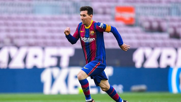 BARCELONA, SPAIN - MAY 16: Lionel Messi of FC Barcelona runs with the ball during the La Liga Santander match between FC Barcelona and RC Celta at Camp Nou on May 16, 2021 in Barcelona, Spain. Sporting stadiums around Spain remain under strict restrictions due to the Coronavirus Pandemic as Government social distancing laws prohibit fans inside venues resulting in games being played behind closed doors. (Photo by David Ramos/Getty Images) BARCELONA, SPAIN - MAY 16: Lionel Messi of FC Barcelona runs with the ball during the La Liga Santander match between FC Barcelona and RC Celta at Camp Nou on May 16, 2021 in Barcelona, Spain. Sporting stadiums around Spain remain under strict restrictions due to the Coronavirus Pandemic as Government social distancing laws prohibit fans inside venues resulting in games being played behind closed doors. (Photo by David Ramos/Getty Images)