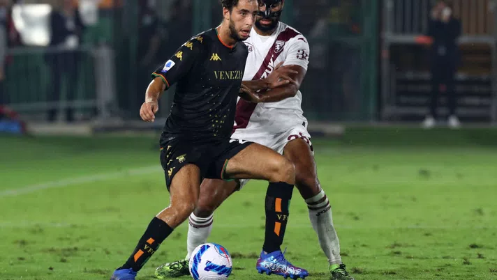 VENEZIA, ITALY - SEPTEMBER 27: Sofian Kiyine of Venezia competes for the ball with Djidji of Torino during the Serie A match between Venezia FC and Torino FC at Stadio Pierluigi Penzo on September 27, 2021 in Venezia, Italy. (Photo by Maurizio Lagana/Getty Images)