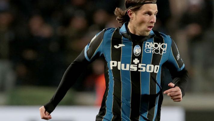 BERGAMO, ITALY - NOVEMBER 30: Hans Hateboer of Atalanta BC in action during the Serie A match between Atalanta BC v Venezia FC at Gewiss Stadium on November 30, 2021 in Bergamo, Italy. (Photo by Emilio Andreoli/Getty Images) Atalanta, Hateboer e Miranchuk in uscita: ecco le condizioni per le due cessioni - immagine 1