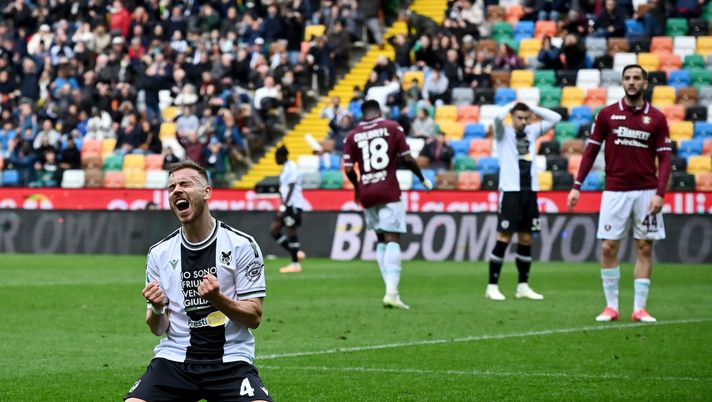 UDINE, ITALY - MARCH 02: Sandi Lovric of Udinese Calcio reacts during the Serie A TIM match between Udinese Calcio and US Salernitana at the Dacia Arena on March 02, 2024 in Udine, Italy. (Photo by Alessandro Sabattini/Getty Images) Notizie Udinese – Lovric campionato finito? Le ultimissime sullo sloveno - immagine 1