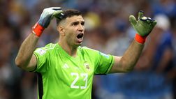 Argentina, che passione: pagati 100 milioni di pesos per maglia Dibu Martínez!