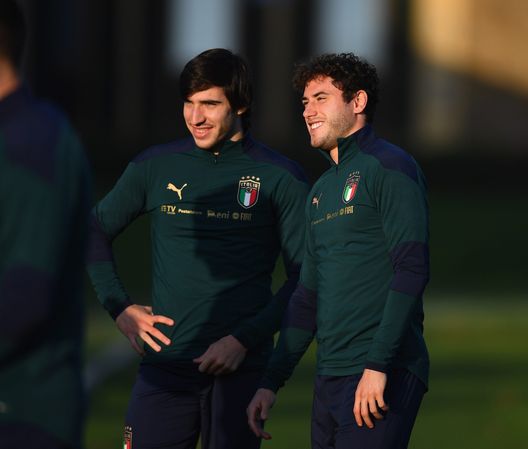 Sandro Tonali e Davide Calabria con la maglia della Nazionale. Sandro Tonali e Davide Calabria con la maglia della Nazionale.