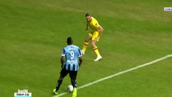 VIDEO – Balotelli incontenibile: cinque gol in una partita, uno è una perla