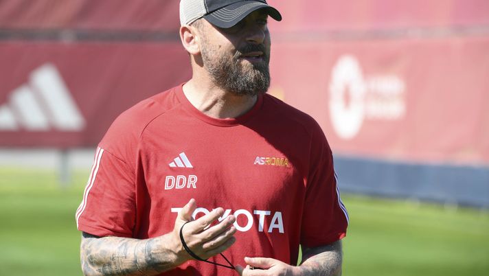 Trigoria, l’allenamento all’indomani della vittoria nel derby. De Rossi chiede qualità - immagine 1