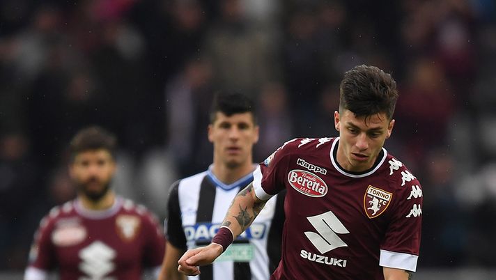 TURIN, ITALY - APRIL 02:  Daniele Baselli (R) of FC Torino is tackled by Sven Kums of Udinese Calcio during the Serie A match between FC Torino and Udinese Calcio at Stadio Olimpico di Torino on April 2, 2017 in Turin, Italy.  (Photo by Valerio Pennicino/Getty Images) 