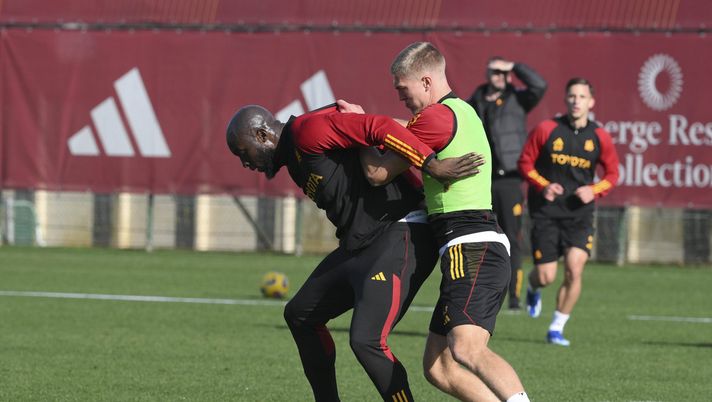 Roma, la rifinitura prima della Cremonese: out Ndicka e Aouar. Gestione per Mancini - immagine 1