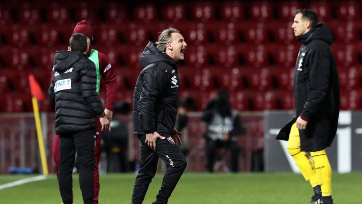 BENEVENTO, ITALY - JANUARY 22: Davide Nicola, Head coach of Torino reacts after the Serie A match between Benevento Calcio and Torino FC  at Stadio Ciro Vigorito on January 22, 2021 in Benevento, Italy. (Photo by Francesco Pecoraro/Getty Images) 