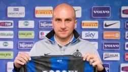 FOTO – Rocchi posa con la sua nuova maglia