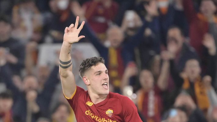 ROME, ITALY - APRIL 14: AS Roma player Nicolò Zaniolo celebrates after score the fourth goal for his team during the UEFA Conference League Quarter Final Leg Two match between AS Roma and FK Bodø/Glimt at Olimpico Stadium on April 14, 2022 in Rome, Italy. (Photo by Fabio Rossi/AS Roma via Getty Images) ROME, ITALY - APRIL 14: AS Roma player Nicolò Zaniolo celebrates after score the fourth goal for his team during the UEFA Conference League Quarter Final Leg Two match between AS Roma and FK Bodø/Glimt at Olimpico Stadium on April 14, 2022 in Rome, Italy. (Photo by Fabio Rossi/AS Roma via Getty Images)
