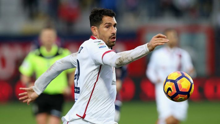 CROTONE, ITALY - FEBRUARY 26: Marco Borriello of Cagliari during the Serie A match between FC Crotone and Cagliari Calcio at Stadio Comunale Ezio Scida on February 26, 2017 in Crotone, Italy. (Photo by Maurizio Lagana/Getty Images) Mistero Borriello, non c’è chiarezza: l’infortunio continua a tenerlo fuori - immagine 1