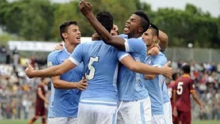 Giovani laziali contro giovani giallorossi Giovani laziali contro giovani giallorossi