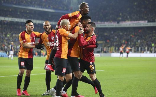 Fenerbahce-Galatasaray 1-3: la gioia dei vincitori 