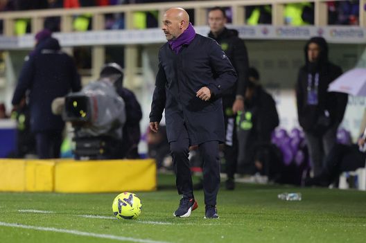 FLORENCE, ITALY - JANUARY 21: Vincenzo Italiano manager of ACF Fiorentina gestures during the Serie A match between ACF Fiorentina and Torino FC at Stadio Artemio Franchi on January 21, 2023 in Florence, Italy. (Photo by Gabriele Maltinti/Getty Images) Juric cambia e azzecca le scelte: Italiano ko con merito. Ma i minuti finali…- immagine 2