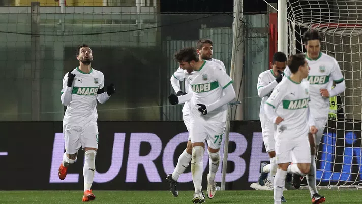 CROTONE, ITALY - FEBRUARY 14: Francesco Caputo of Sassuolo celebrates after scoring his team's second goal during the Serie A match between FC Crotone  and US Sassuolo at Stadio Comunale Ezio Scida on February 14, 2021 in Crotone, Italy. (Photo by Maurizio Lagana/Getty Images)