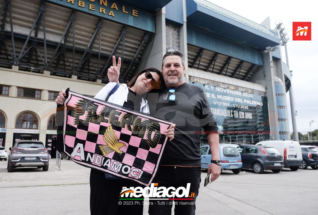 FOTO Cagliari-Palermo, i Rosanero in partenza dal “Renzo Barbera” (GALLERY) - immagine 56