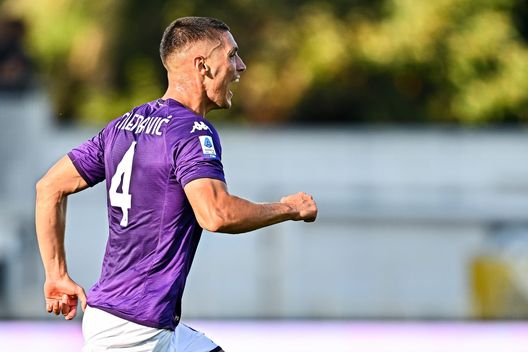 LA SPEZIA, ITALY - OCTOBER 30: Nikola Milenkovic of Fiorentina celebrates after scoring a goal during the Serie A match between Spezia Calcio and ACF Fiorentina at Stadio Alberto Picco on October 30, 2022 in La Spezia, Italy. (Photo by Simone Arveda/Getty Images) Sguardi sulla difesa viola: a Genova non sono ammesse distrazioni- immagine 2