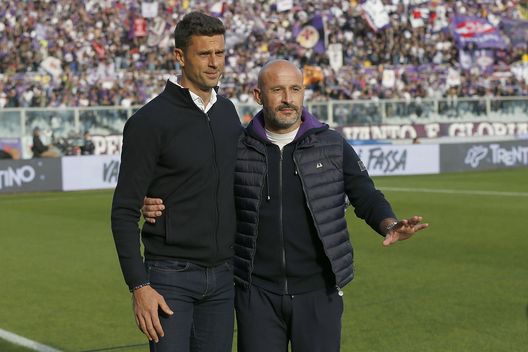 FLORENCE, ITALY - OCTOBER 31: Thiago Motta manager of Spezia Calcio and Vincenzo Italiano manager of ACF Fiorentina (L) during the Serie A match between ACF Fiorentina and Spezia Calcio at Stadio Artemio Franchi on October 31, 2021 in Florence, Italy. (Photo by Gabriele Maltinti/Getty Images) Motta/2: “Ci serviva più controllo, ma merito loro. Lottano per l’Europa…”- immagine 2