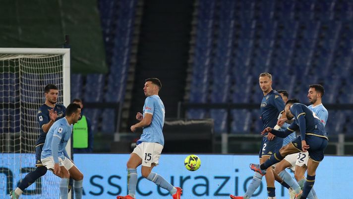 ROME, ITALY - JANUARY 29: Nicolas Gonzalez of ACF Fiorentina scores the team's first goal during the Serie A match between SS Lazio and ACF Fiorentina at Stadio Olimpico on January 29, 2023 in Rome, Italy. (Photo by Paolo Bruno/Getty Images) FINALE – Lazio-Fiorentina 1-1. La traversa al 94′ nega i tre punti, Viola viva - immagine 1