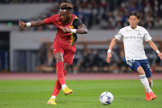 TOKYO, JAPAN - NOVEMBER 28: Tammy Abraham of AS Roma during the friendly match between Yokohama F.Marinos and AS Roma at National Stadium on November 28, 2022 in Tokyo, Japan. (Photo by Fabio Rossi/AS Roma via Getty Images) Il bilancio di Mourinho: più ombre che luci anche in Giappone- immagine 3