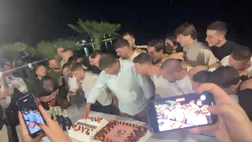 VIDEO Palermo in Serie B, Baldini taglia la torta e i giocatori fanno festa