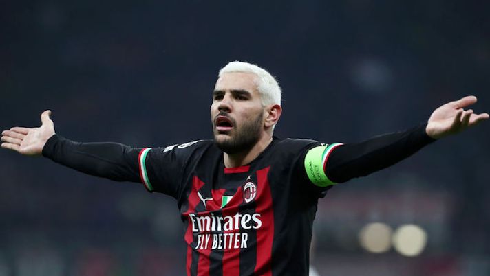 MILAN, ITALY - FEBRUARY 14: Theo Hernandez of AC Milan reacts during the UEFA Champions League round of 16 leg one match between AC Milan and Tottenham Hotspur at Giuseppe Meazza Stadium on February 14, 2023 in Milan, Italy. (Photo by Marco Luzzani/Getty Images) “La metamorfosi senza Kafka, ritrovato”: super voto per Theo Hernandez in Champions - immagine 1