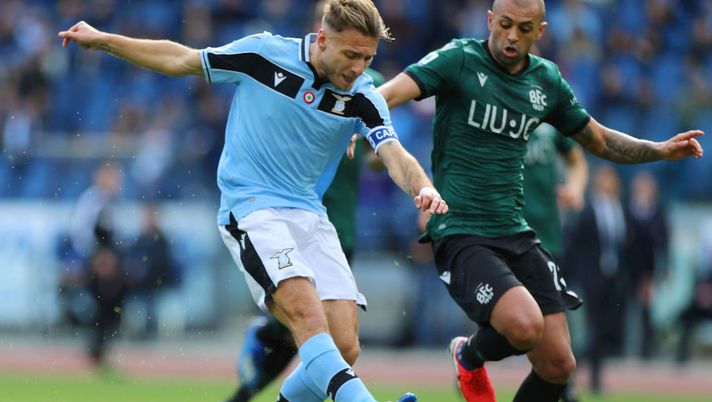 ROME, ITALY - FEBRUARY 29: Ciro Immobile of SS Lazio competes for the ball with Danilo Larangeira of Bologna FC during the Serie A match between SS Lazio and Bologna FC at Stadio Olimpico on February 29, 2020 in Rome, Italy. (Photo by Paolo Bruno/Getty Images) Cor Sport – Immobile non si arrende e punta la record di gol - immagine 1