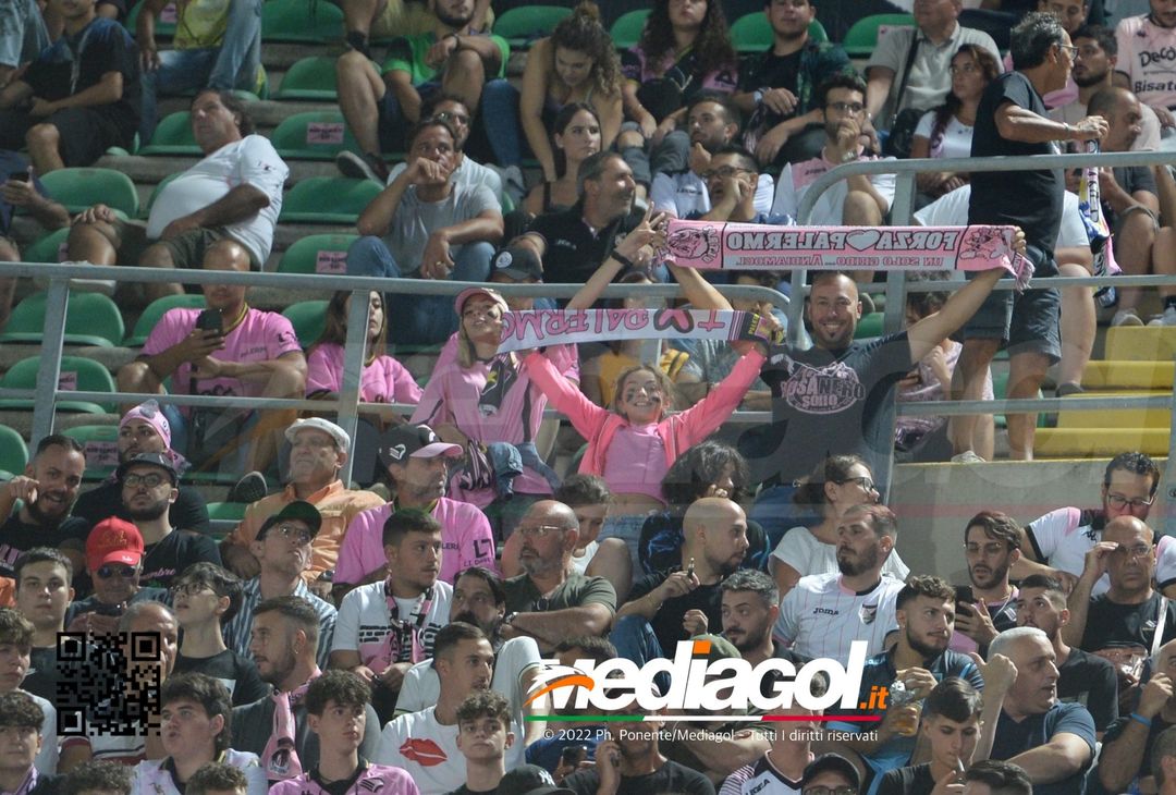 FOTOTIFO, Palermo-Ascoli 2-3: i tifosi allo stadio “Renzo Barbera” (Gallery) - immagine 17