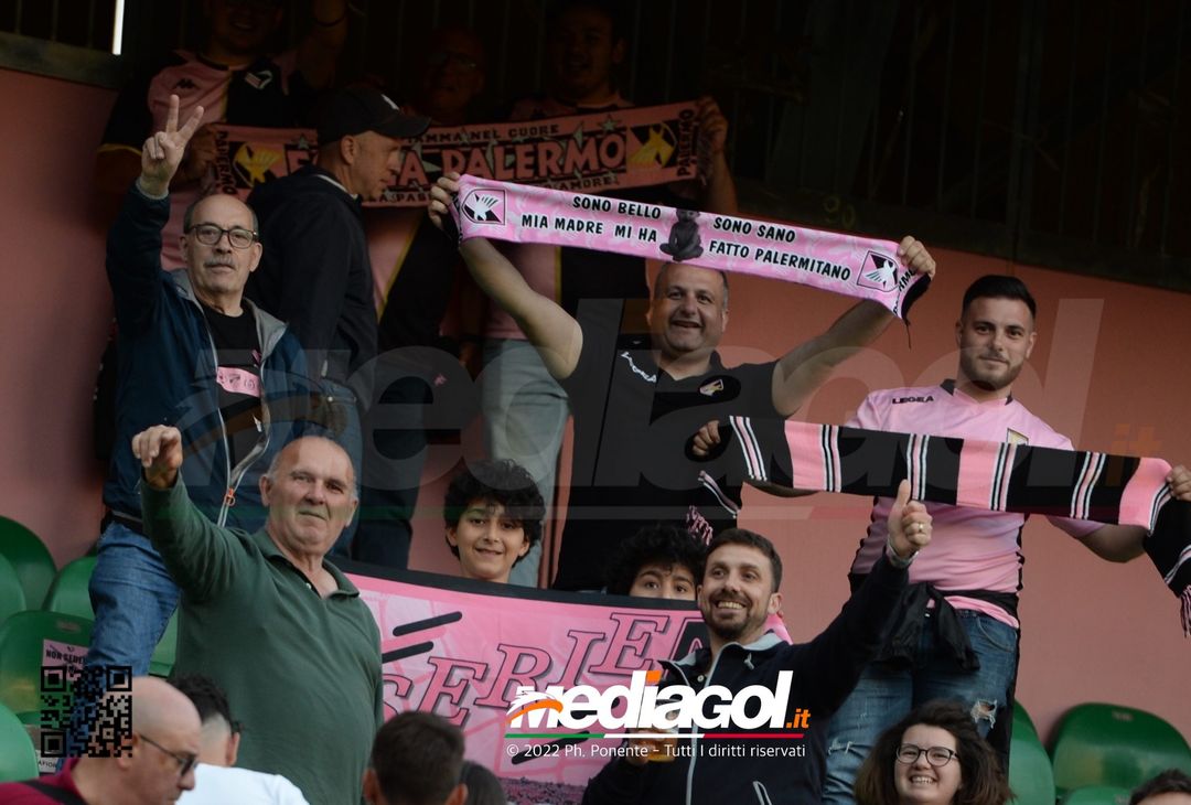 Fototifo, i tifosi allo stadio per Palermo-Virtus Entella 2-2 (gallery) - immagine 32