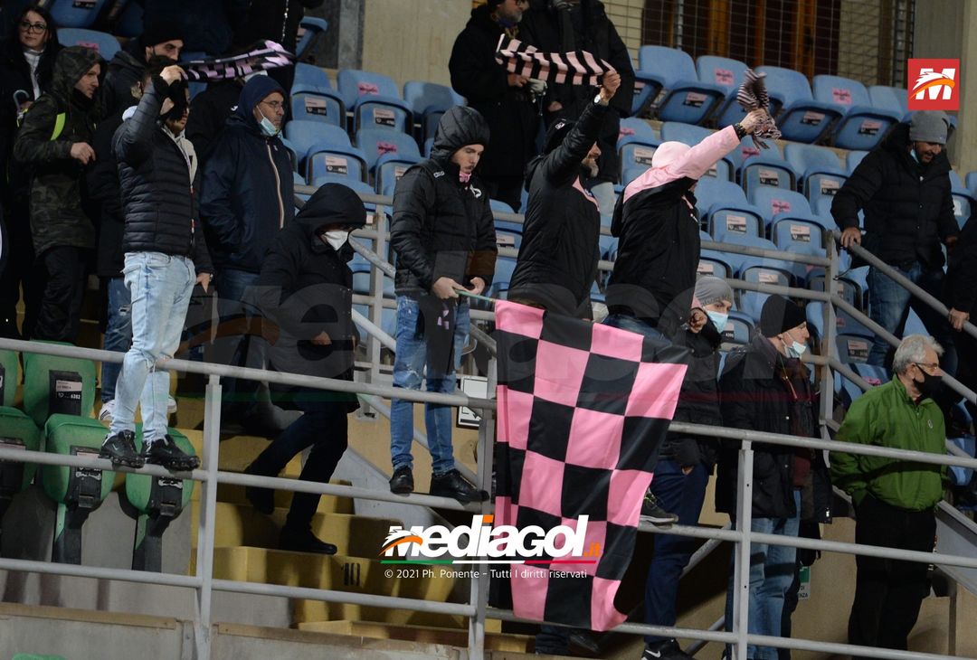 FOTO, i tifosi allo stadio per Palermo – Monopoli 2-1 (Gallery) - immagine 17
