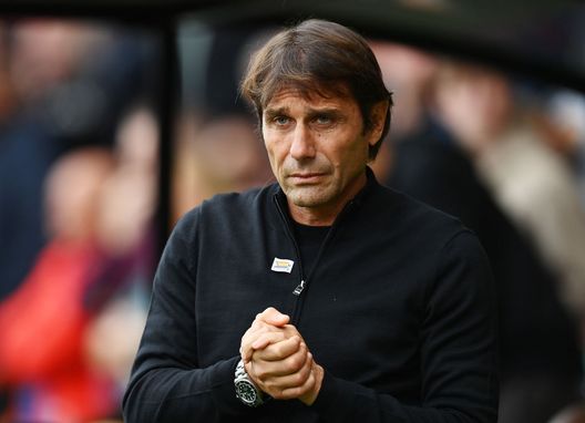 BOURNEMOUTH, ENGLAND - OCTOBER 29: Antonio Conte, Manager of Tottenham Hotspur, looks on prior to kick off of the Premier League match between AFC Bournemouth and Tottenham Hotspur at Vitality Stadium on October 29, 2022 in Bournemouth, England. (Photo by Dan Mullan/Getty Images) Conte: “Nove volte consecutive in svantaggio, mai successo in carriera. Carattere? Serve equilibrio” - immagine 1