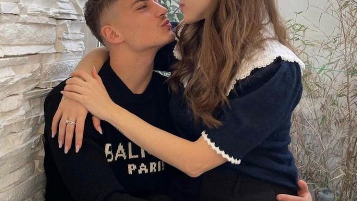 Terzo anniversario per Sebastiano Esposito e Sofiya: “Mai lontano da te”  Terzo anniversario per Sebastiano Esposito e Sofiya: “Mai lontano da te” - immagine 1
