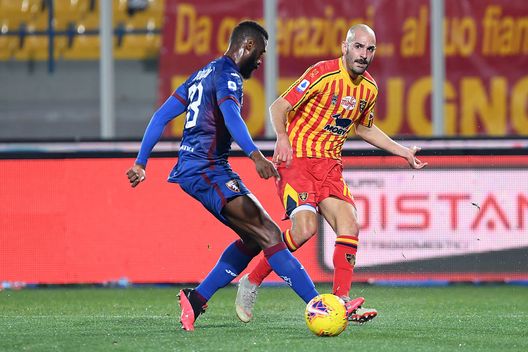 LECCE, ITALY - FEBRUARY 02: Riccardo Saponara of US Lecce vies with Nicolas N'Koulou of Torino FC during the Serie A match between US Lecce and Torino FC at Stadio Via del Mare on February 02, 2020 in Lecce, Italy. (Photo by Francesco Pecoraro/Getty Images) LECCE, ITALY - FEBRUARY 02: Riccardo Saponara of US Lecce vies with Nicolas N'Koulou of Torino FC during the Serie A match between US Lecce and Torino FC at Stadio Via del Mare on February 02, 2020 in Lecce, Italy. (Photo by Francesco Pecoraro/Getty Images)