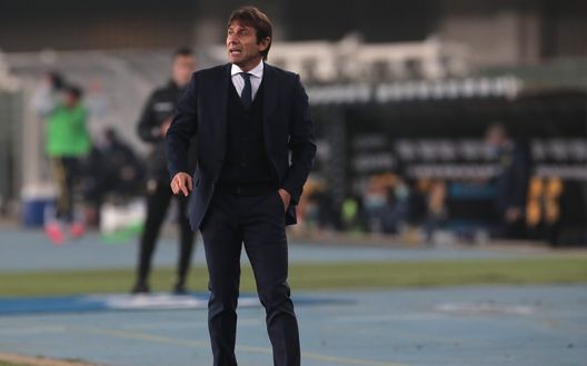 VERONA, ITALY - DECEMBER 23: Antonio Conte, head coach of Internazionale looks on during the Serie A match between Hellas Verona FC and FC Internazionale at Stadio Marcantonio Bentegodi on December 23, 2020 in Verona, Italy. Sporting stadiums around Italy remain under strict restrictions due to the Coronavirus Pandemic as Government social distancing laws prohibit fans inside venues resulting in games being played behind closed doors. (Photo by Emilio Andreoli/Getty Images) VERONA, ITALY - DECEMBER 23: Antonio Conte, head coach of Internazionale looks on during the Serie A match between Hellas Verona FC and FC Internazionale at Stadio Marcantonio Bentegodi on December 23, 2020 in Verona, Italy. Sporting stadiums around Italy remain under strict restrictions due to the Coronavirus Pandemic as Government social distancing laws prohibit fans inside venues resulting in games being played behind closed doors. (Photo by Emilio Andreoli/Getty Images)