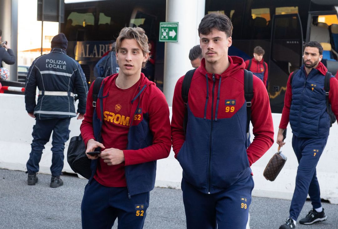 La Roma in partenza per Lecce: presente Wijnaldum – FOTO GALLERY - immagine 8