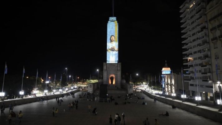 Argentina-Brasile, l’immagine di Messi proiettata sul monumento di Rosario Argentina-Brasile, l’immagine di Messi proiettata sul monumento di Rosario