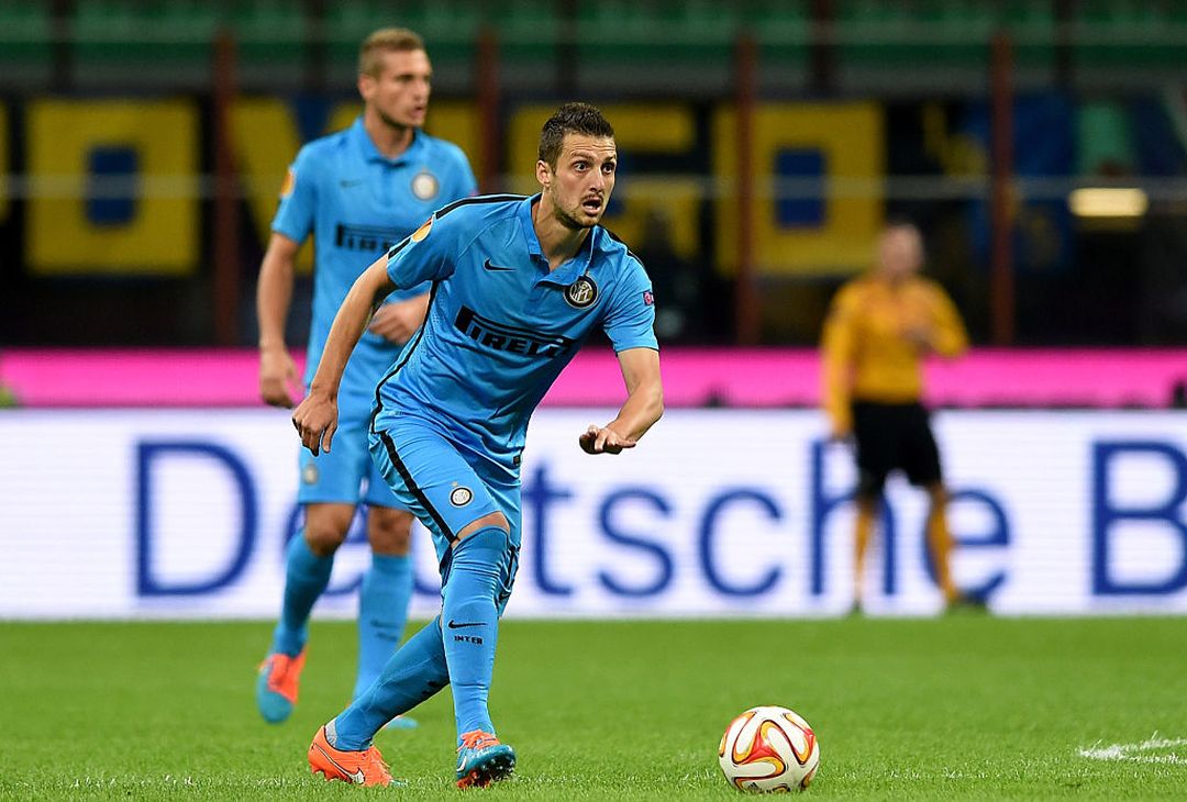  ZDRAVKO KUZMANOVIC - Arriva negli ultimi giorni del mercato invernale del 2013, e il 2 febbraio pronti via gioca titolare nel ruolo di regista in un Siena-Inter 3-1. Nonostante i vari tentativi, non riuscirà mai ad entrare nel cuore dei tifosi e negli scacchieri dei vari allenatori 