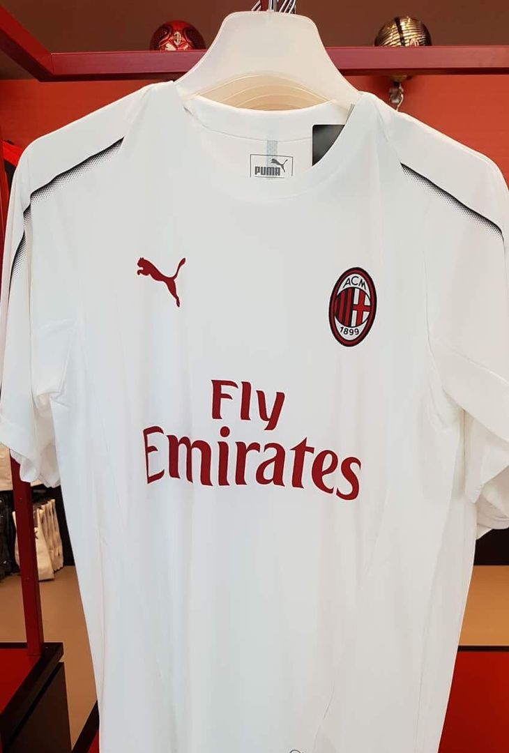 GALLERY PM – Milan-PUMA, i primi scatti della nuova maglia - immagine 10